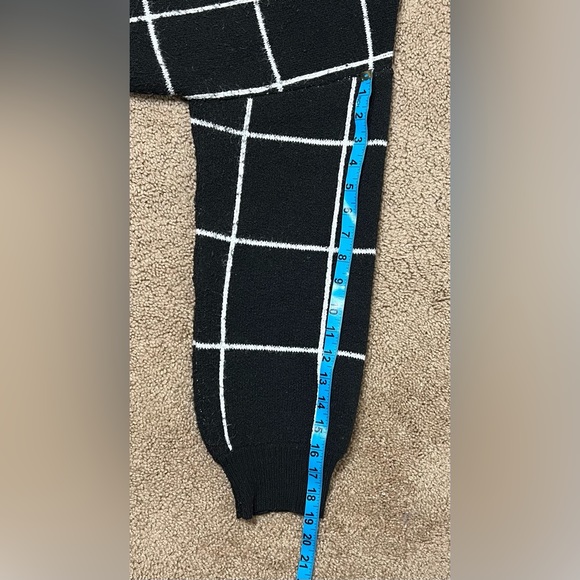 Time and Tru Grid Patterned Cardigan - black soot plaid, M - Picture 7 of 8